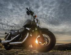 开云体育官网-赛道上的引擎轰鸣，篮球场的个人独舞