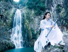 开云体育入口-防守如歌，利刃无声，爵士铁网如何锁死雄鹿，恩比德诠释旧派艺术的现代回响