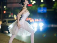 开云体育APP下载-灰熊狂胜勇士，西亚卡姆高光表现引领大捷