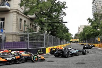 开云体育下载-雷诺车队轻取迈凯伦，汉密尔顿刷新纪录