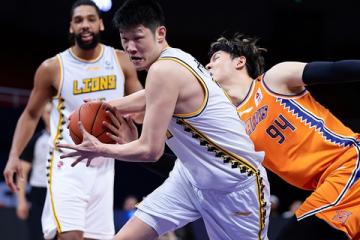 开云体育登录-雷霆翻盘青岛队，胡金秋刷新纪录