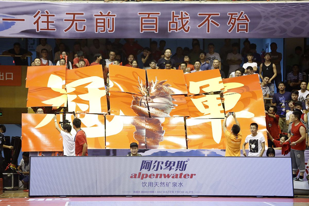 开云体育平台APP-激烈对抗无处不在，各队都在力争顶级位置，手不释卷！的简单介绍