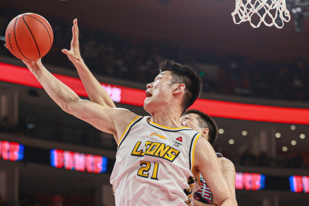 开云体育登录-雷霆翻盘青岛队，胡金秋刷新纪录