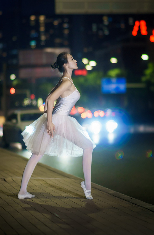 开云体育APP下载-灰熊狂胜勇士,西亚卡姆高光表现引领大捷