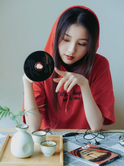 开云体育平台APP-两个舞台,一场风暴,阿什拉夫在迥异舞台定义全能边翼的现代意义